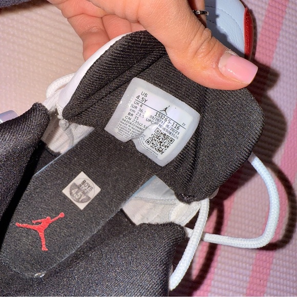 Jordan 12 Retro Mid Cherry - Picture 5 of 10